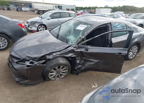 2019 Toyota Camry Le z USA, uszkodzony, nr VIN 4T1B11HK0KU754606